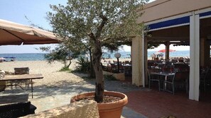 Outdoor dining - Old house in the village of Castellare Di Casinca with sea view (Castellare-Di-Casinca)