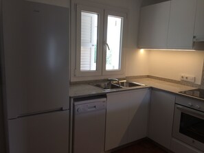 Refrigerador, microondas, horno, placa de cocina