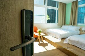 Comfort Quadruple Room | Desk, blackout drapes, soundproofing, free WiFi - Zhai Nan (Tainan)