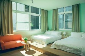 Comfort Quadruple Room | Desk, blackout drapes, soundproofing, free WiFi - Zhai Nan (Tainan)