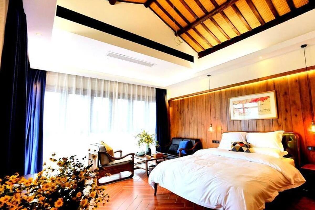 Habitación Deluxe, vista a la montaña | Escritorio, cortinas blackout, insonorización y wifi gratis