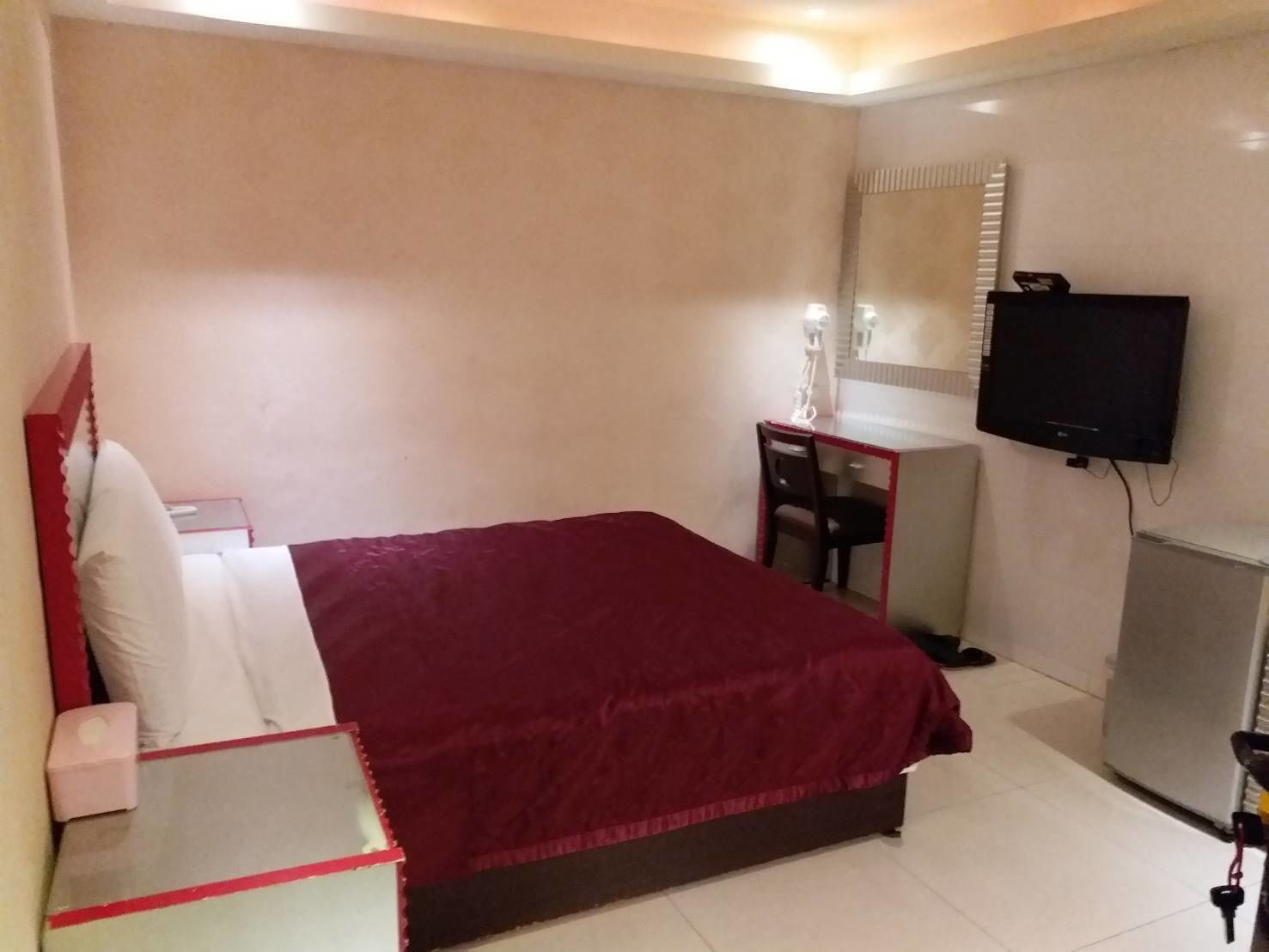 Desk, blackout drapes, free WiFi, bed sheets