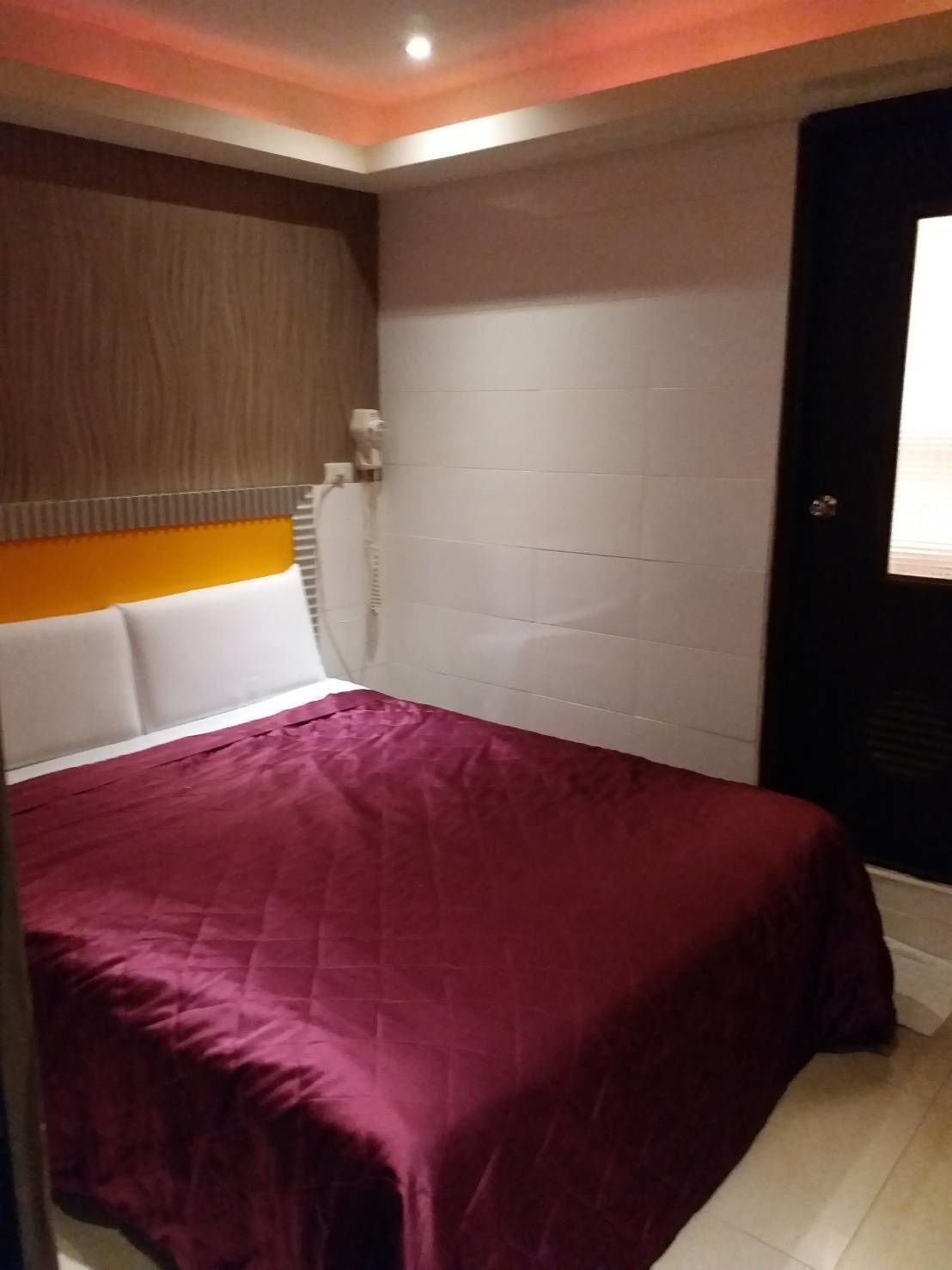 Desk, blackout drapes, free WiFi, bed sheets