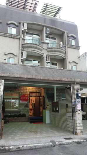 Exterior - Red Apple B&B (Hualien City)