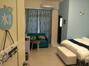 Basic Quadruple Room, 2 Double Beds, Non Smoking | Desk, blackout drapes, free WiFi - Red Apple B&B (Hualien City)