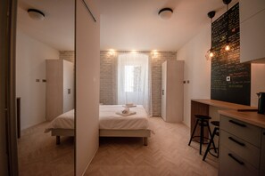 Iron/ironing board, free cribs/infant beds, free WiFi, bed sheets - City Studio Apartments Pula (Pula)