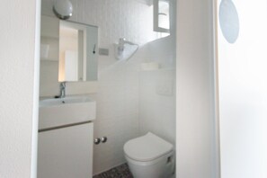 Studio (2) | Iron/ironing board, free cribs/infant beds, free WiFi, bed sheets