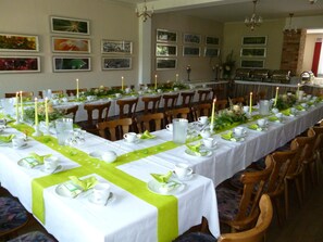 Breakfast, lunch, dinner served; international cuisine, garden views  - Hotel & Restaurant Zum Birkenhof (Großwoltersdorf)