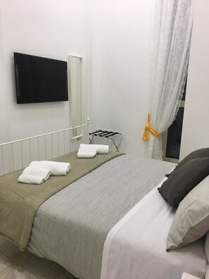 Habitación Deluxe, 1 cama Queen size (Capri, Ischia, Procida) | 1 habitación, escritorio, wifi gratis y ropa de cama 