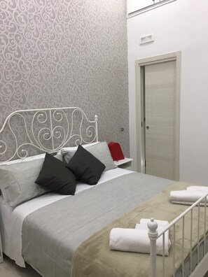 Deluxe Room, 1 Queen Bed (Capri, Ischia, Procida) | 1 bedroom, desk, free WiFi, bed sheets
