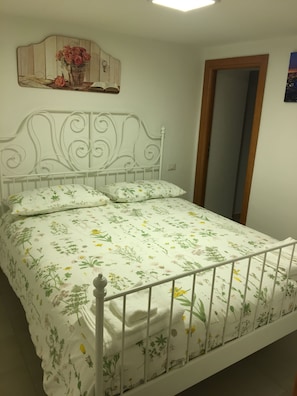 Comfort dubbelrum (Positano) | 1 sovrum, skrivbord, gratis wi-fi och sängkläder