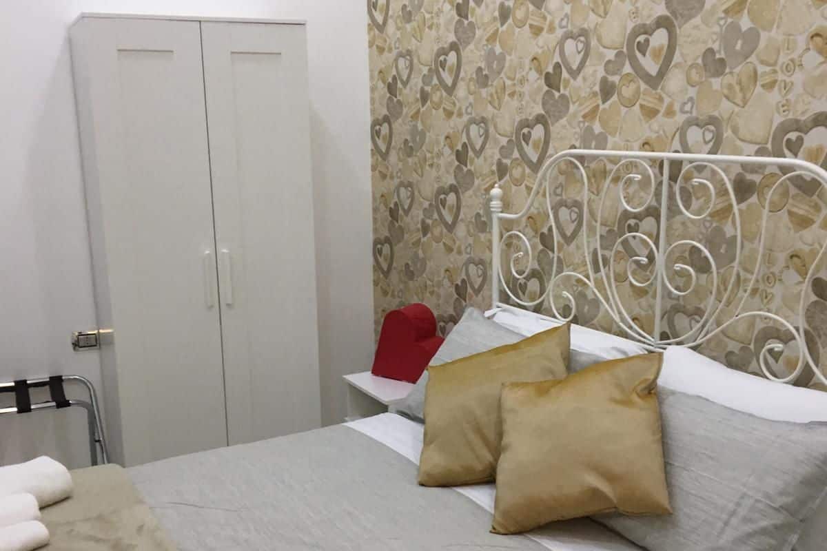 经济双床房 (Amalfi) | 1 多间卧室、办公桌、免费 WiFi、床单