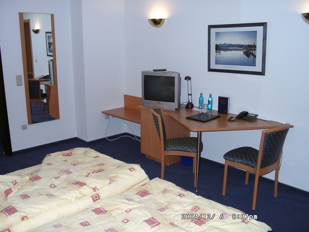 Desk, rollaway beds, bed sheets