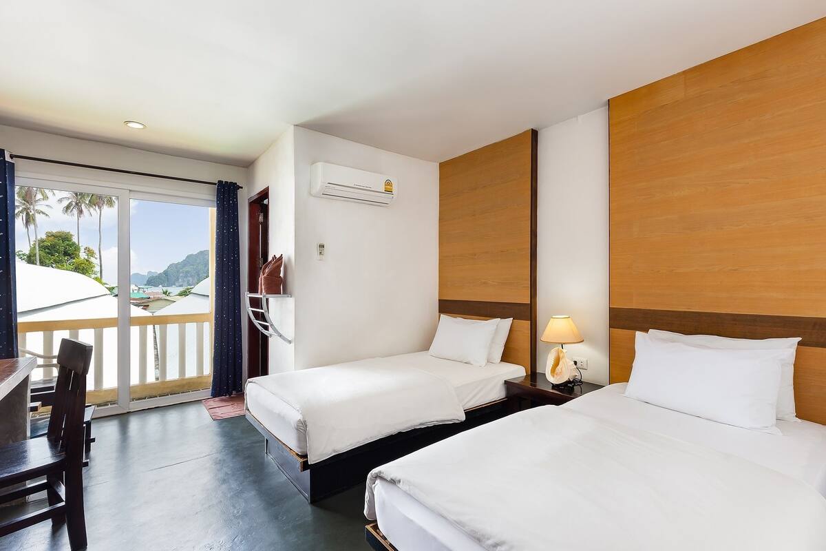 Standard Twin Room | In-room safe, blackout drapes, WiFi (free)