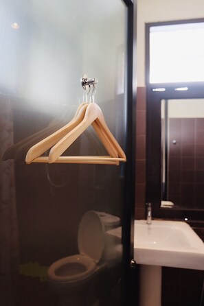 Standard Double Room (C) | Bathroom