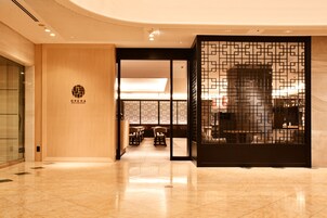 Breakfast, lunch and dinner served