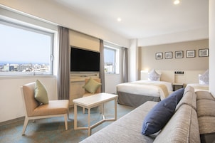 Family Room (Non-smoking) | Premium bedding, desk, free WiFi, bed sheets