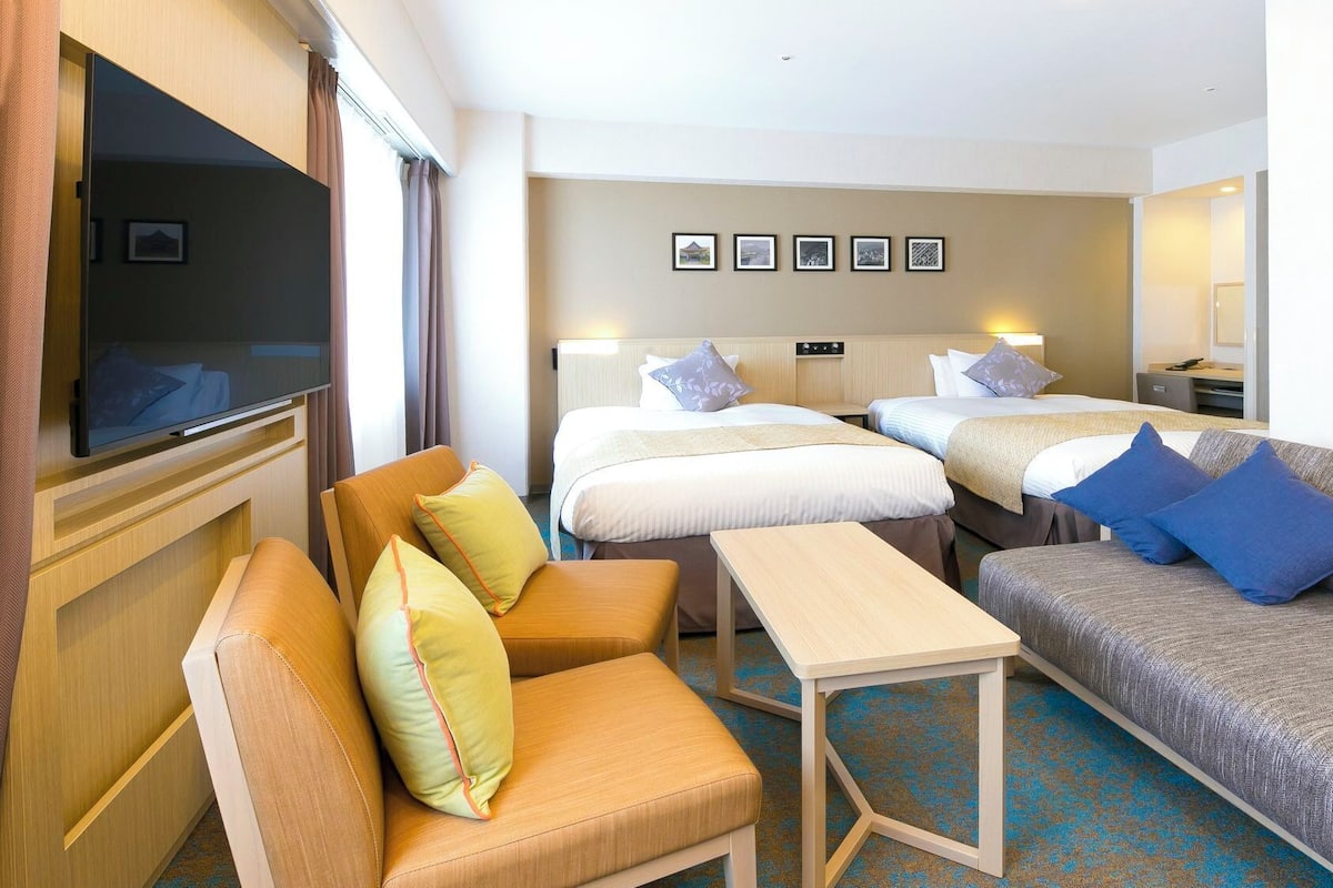Premium bedding, desk, free WiFi, bed sheets
