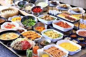 Daily buffet breakfast for a fee