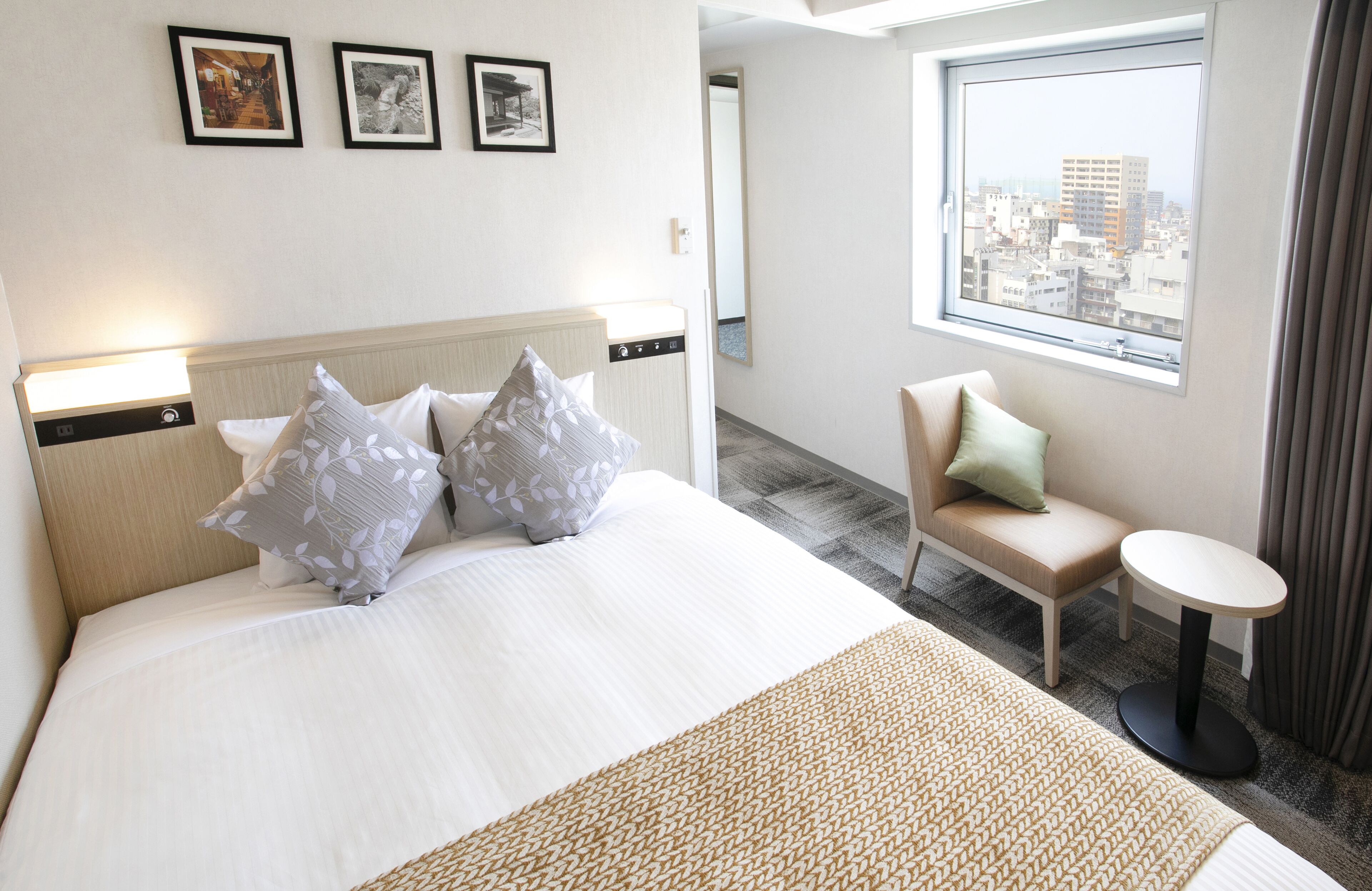 1 bedroom, premium bedding, desk, free wifi