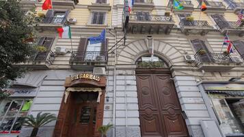 Fassade der Unterkunft – Abend/Nacht