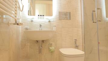 Combined shower/bathtub, spring water bathtub, rainfall showerhead