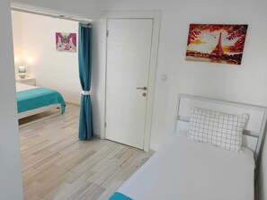 Standard Quadruple Room | Egyptian cotton sheets, premium bedding, minibar, blackout drapes - Daffne Pansiyon (Çanakkale)
