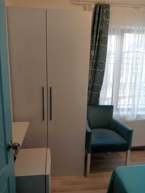 Krizantem (Oda Dışında Özel Banyo) | Lakens van Egyptisch katoen, luxe beddengoed, een minibar