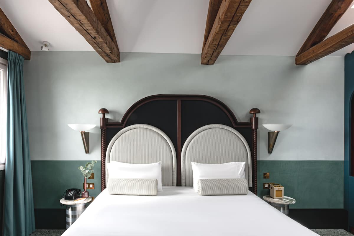Junior suite, uitzicht op kanaal (Zattere) | 1 slaapkamer, luxe beddengoed, donzen dekbedden, pillowtop-bedden
