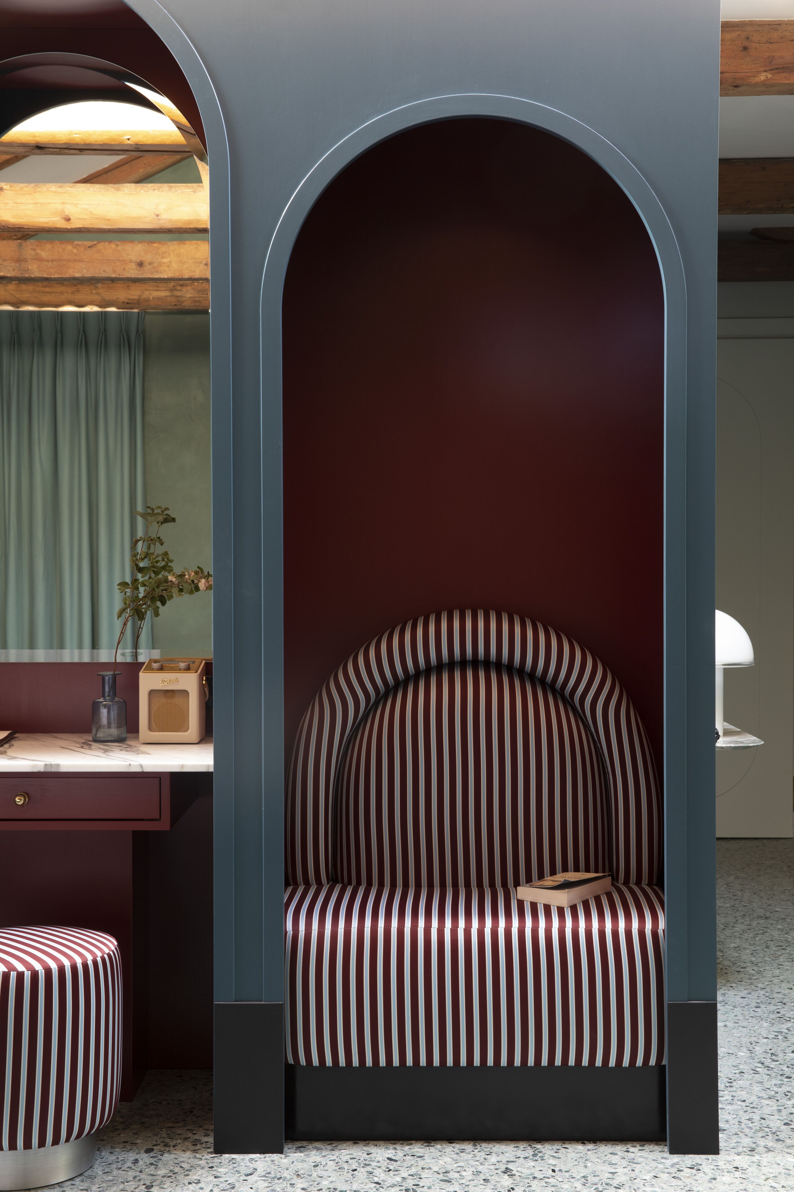 junior suite (zattere) | living area | flat-screen tv