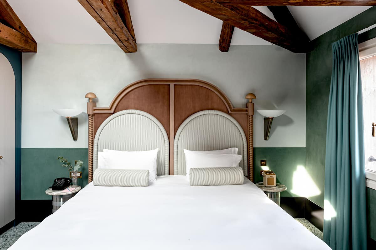 1 slaapkamer, luxe beddengoed, donzen dekbedden, pillowtop-bedden