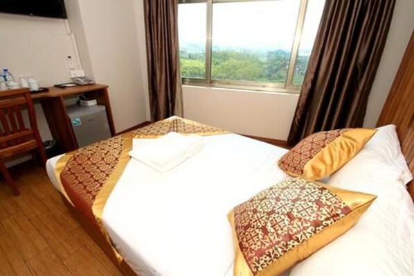 Minibar, in-room safe, desk, soundproofing