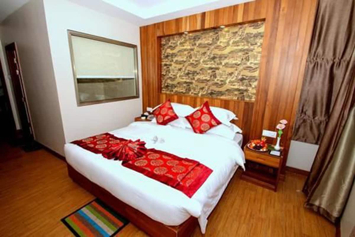 Minibar, in-room safe, desk, soundproofing