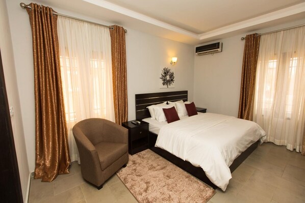 Iron/ironing board, free WiFi, bed sheets - Vulcan Suites (Abuja)