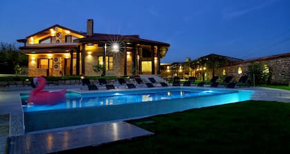 Villa Heaven Hills