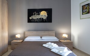 Superior Double Room, Balcony | Hypo-allergenic bedding, down comforters, memory foam beds, desk - Una Terrazza sul Golfo (Palermo)