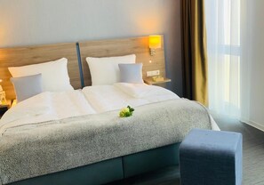 Egyptian cotton sheets, premium bedding, down duvets - StadtHotel Arte (Remagen)