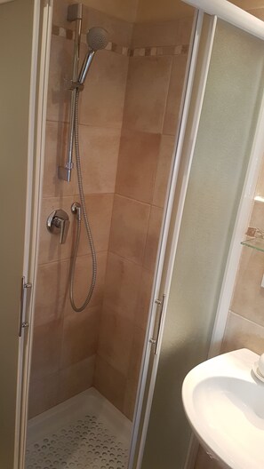 Bathroom shower - Bed & Breakfast Alassio (Alassio)