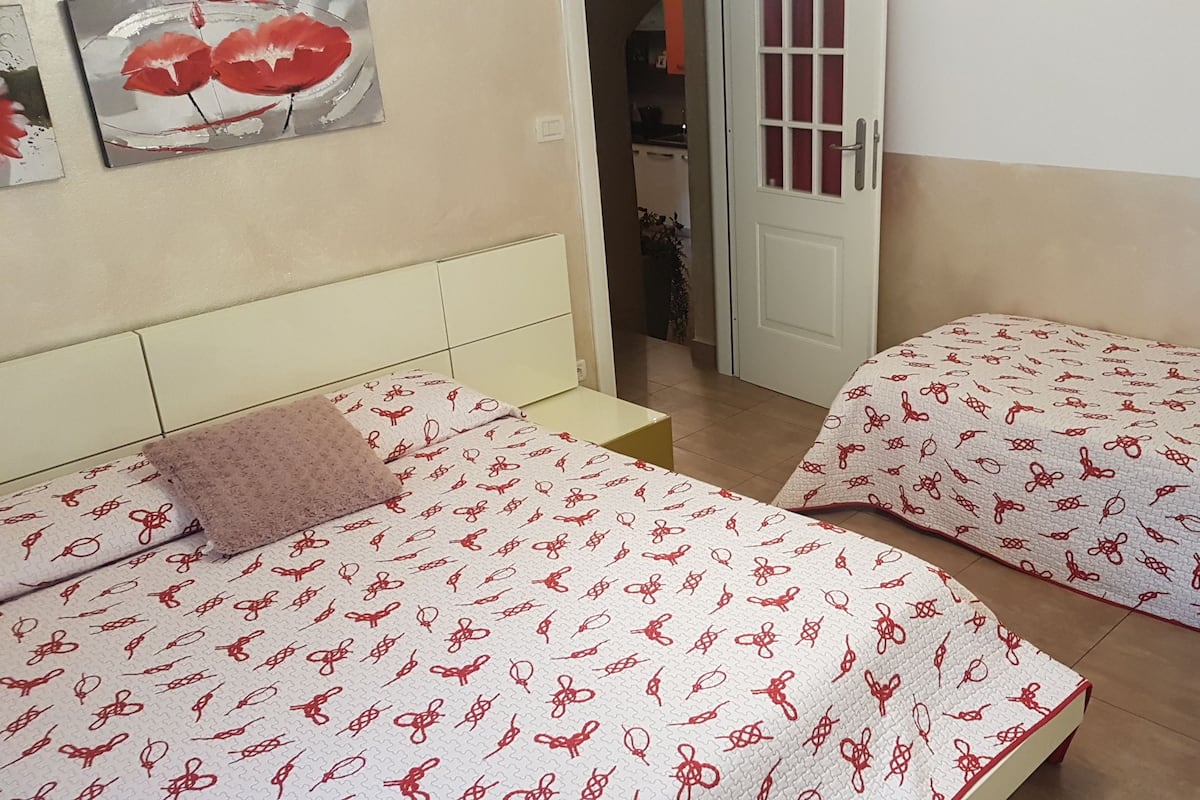 Kamar Triple, kamar mandi pribadi (External) | Tirai kedap cahaya, setrika/meja setrika, Wi-Fi gratis, dan seprai linen