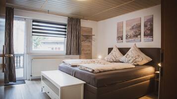 Blackout curtains, soundproofing, iron/ironing board, free WiFi