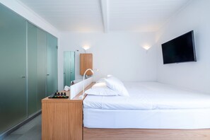 Two bedroom maisonette with semi-private Pool