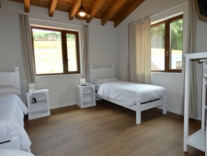 10 bedrooms, premium bedding, down comforters, in-room safe - Casa Sueño (Salas)