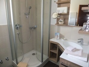 Chambre Simple, vue parc | Salle de bain