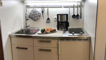 Full-size fridge, stovetop, coffee/tea maker, electric kettle