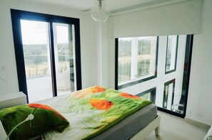 3 Schlafzimmer, Schreibtisch, Bügeleisen/Bügelbrett, Reisekinderbett