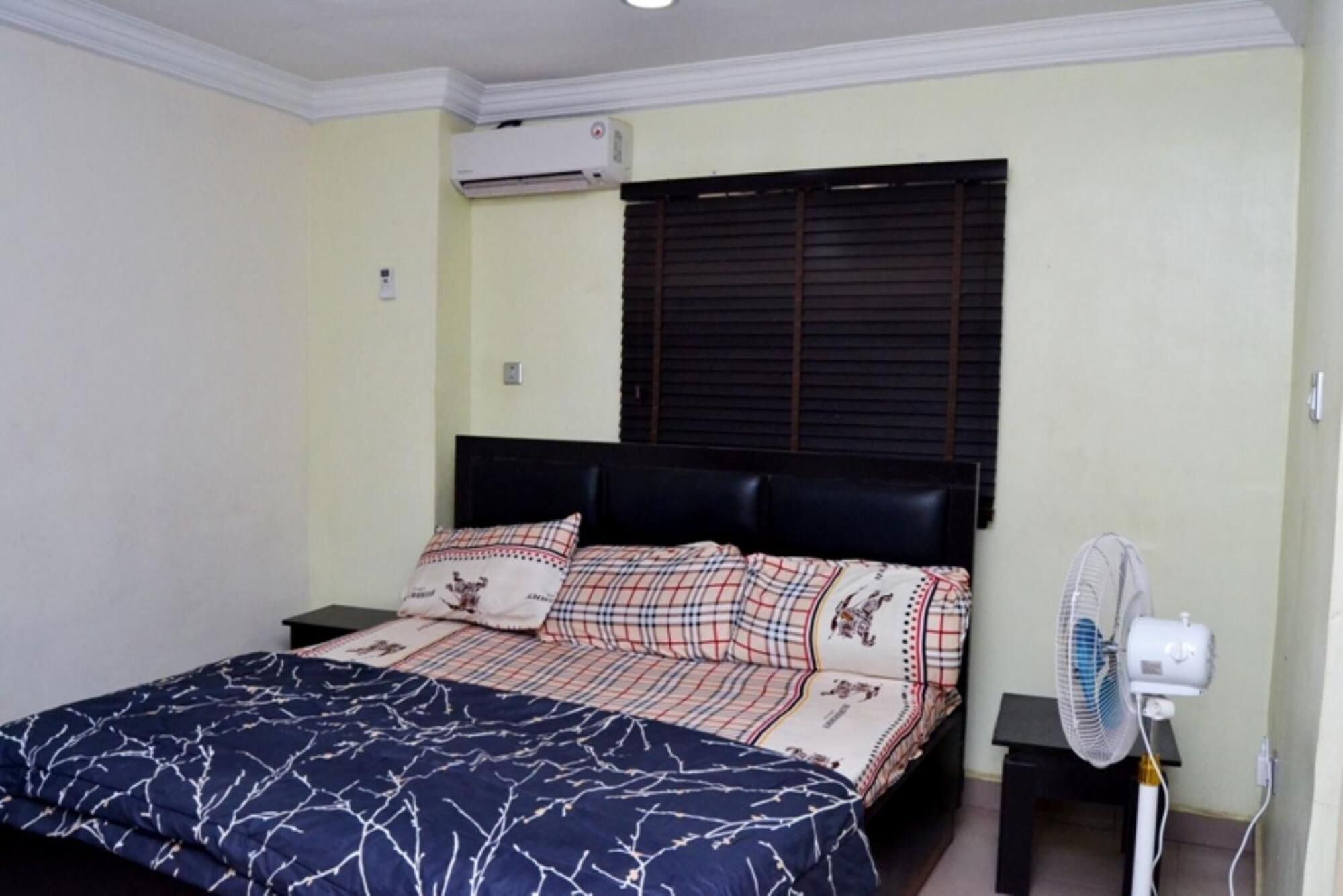 desk, laptop workspace, bed sheets