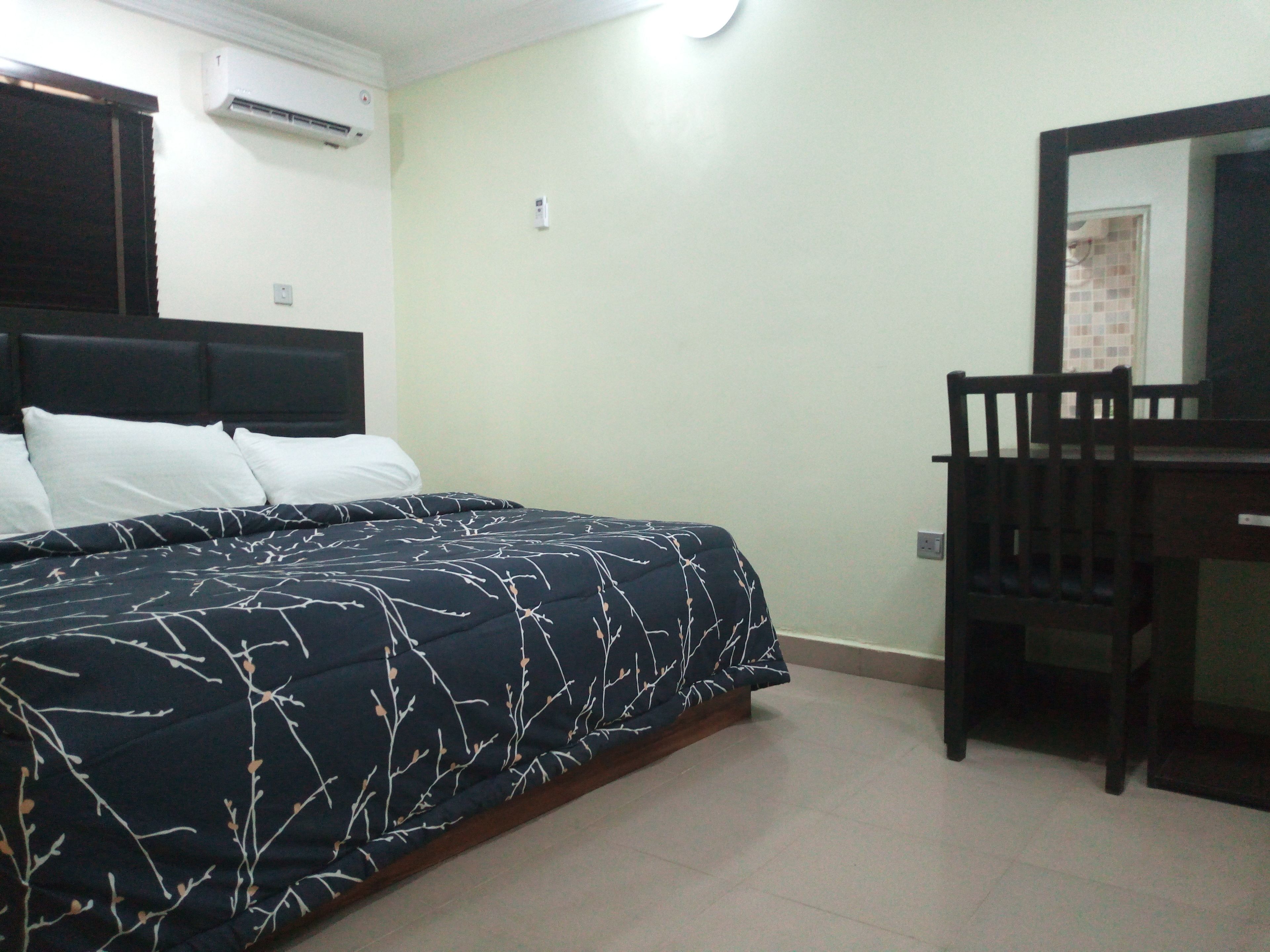 desk, laptop workspace, bed sheets