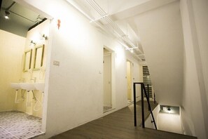 10 人混合宿舍房的 1 床 | 浴室