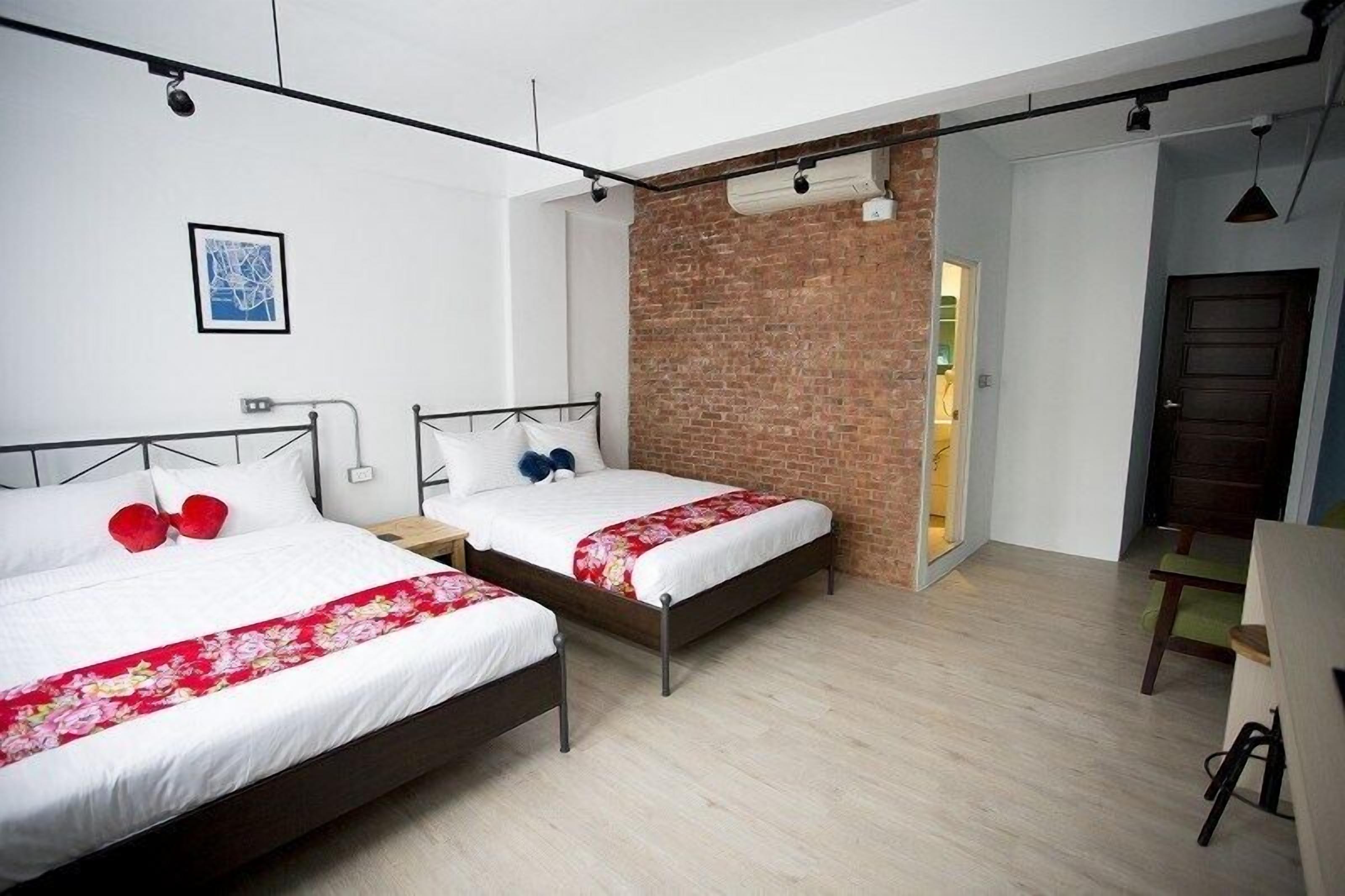 Gallery Quadruple Room, 2 Double Beds | Blackout drapes, WiFi (free), bed sheets