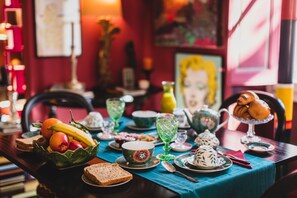 فطور كامل مجانًا يوميًا